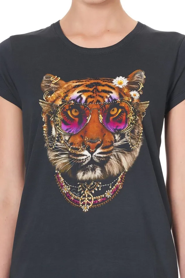 Camilla Tees Women Curved Hem Fitted Tee Drifting Dreamer