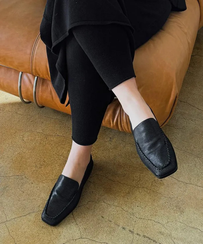 Dolce Vita Beny Flats Onyx Embossed Leather Women Flats and Loafers