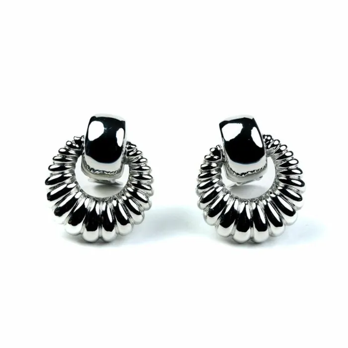 Kenneth Jay Lane Metallic Finish Earrings Women Polished Silver Ribbed Door Knocker Clip Earrings Kenneth Jay Lane Metallic Finish Earrings Women Polished Silver Ribbed Door Knocker Clip Earrings