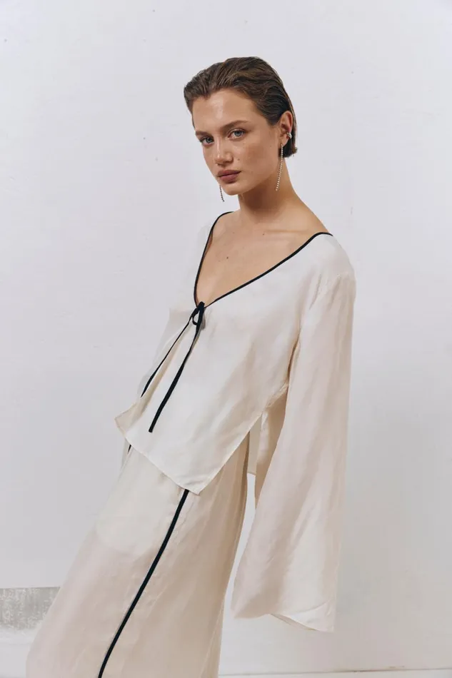 Long Sleeve Women VRG GRL Moonscapes Tie Front Top Cream Long Sleeve Women VRG GRL Moonscapes Tie Front Top Cream