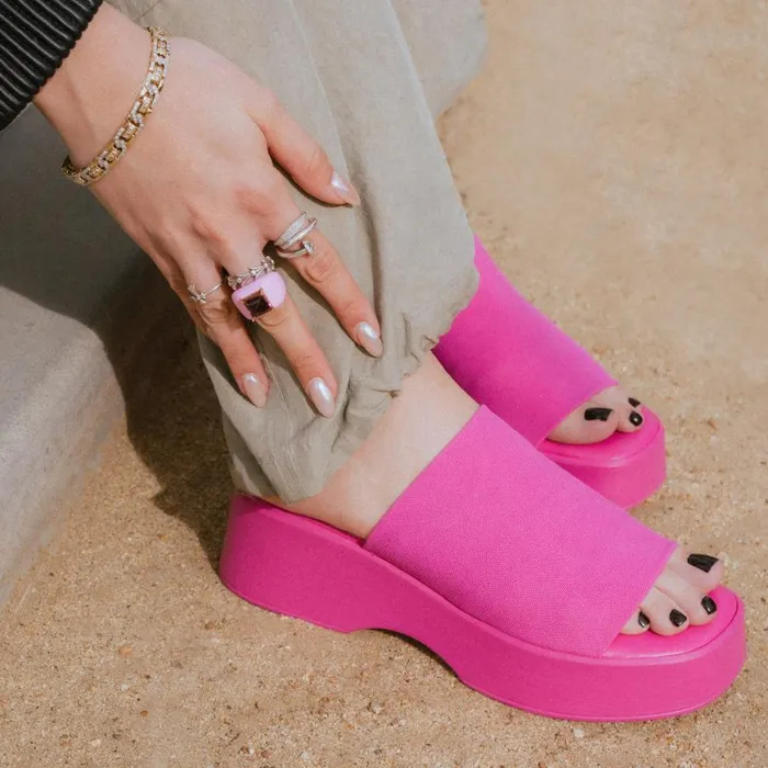 Steve Madden Slinky30 Hot Pink Womens Sandals