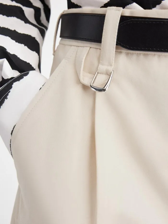 The Melo Shorts Light Beige Men JACQUEMUS Trousers and Shorts The Melo Shorts Light Beige Men JACQUEMUS Trousers and Shorts