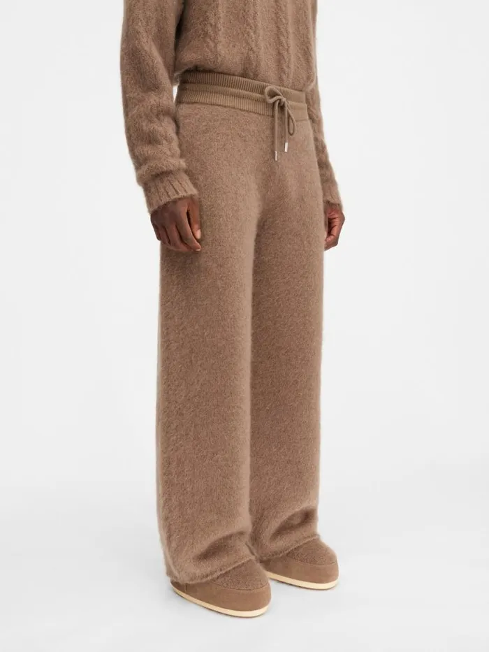The Nuvola Pants Camel WomenMen JACQUEMUS Trousers and Shorts The Nuvola Pants Camel WomenMen JACQUEMUS Trousers and Shorts