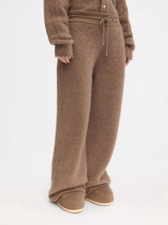 The Nuvola Pants Camel WomenMen JACQUEMUS Trousers and Shorts The Nuvola Pants Camel WomenMen JACQUEMUS Trousers and Shorts