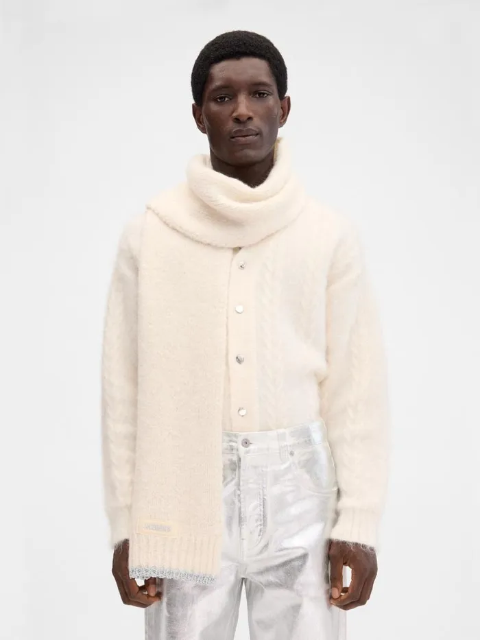 The Paoli Scarf Offwhite WomenMen JACQUEMUS Scarves Beanies and Gloves The Paoli Scarf Offwhite WomenMen JACQUEMUS Scarves Beanies and Gloves