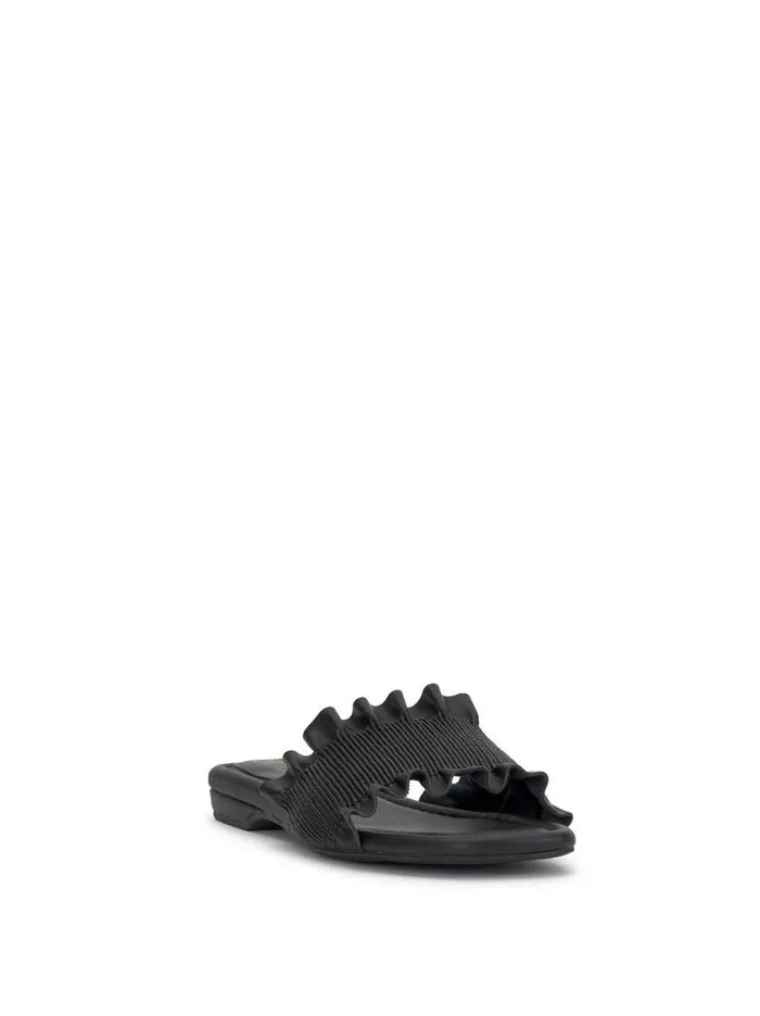 Women Flats Jessica Simpson Camessa Smocked Sandal In Black