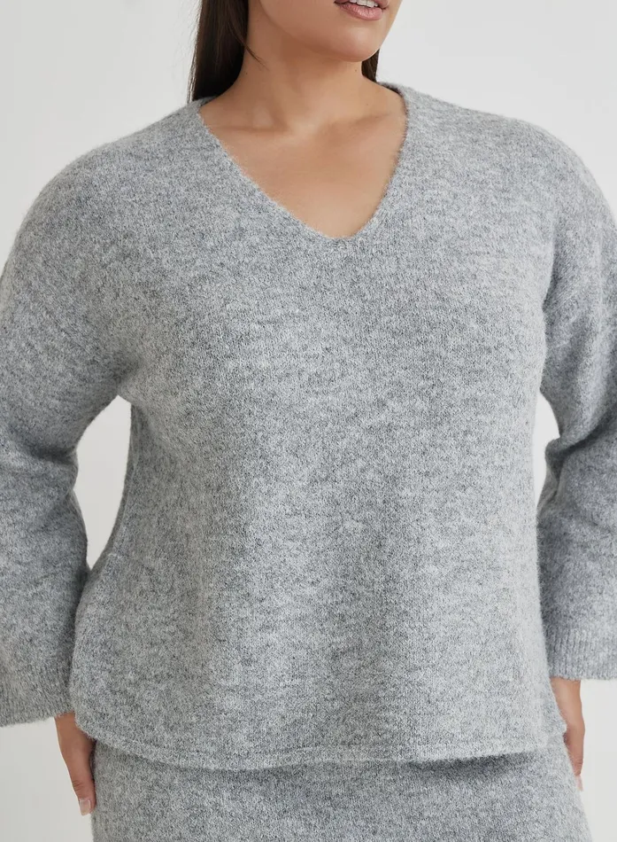 Women Grey Plus Size V Neck Knitted Jumper Cadence 4th and Reckless Knitwear